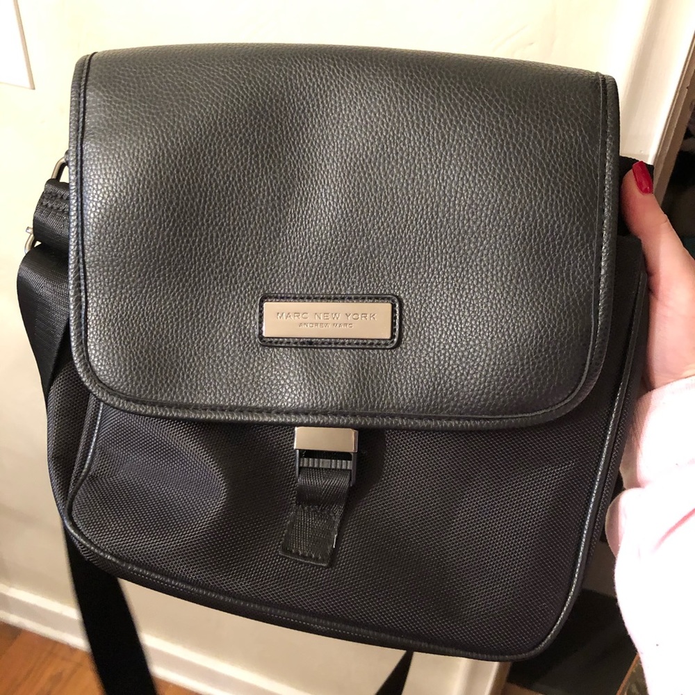 Andrew Marc NY Messenger Bag/Satchel EUC